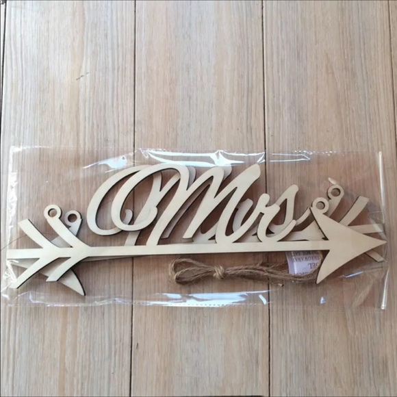 New Wooden Mr. & Mrs Wedding Day Signs - Picture 12 of 12